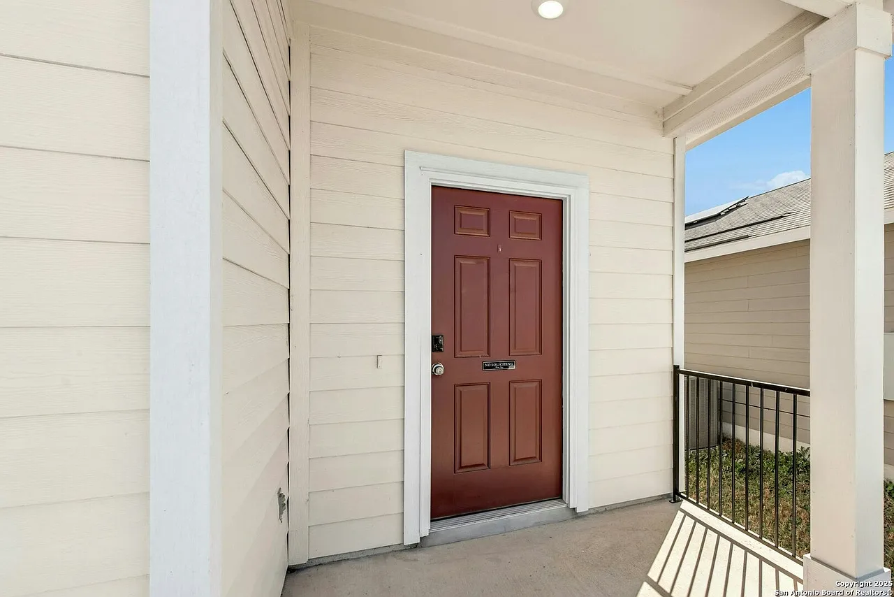 3 bed, 1401 sqft, $1,495 — Photo 2
