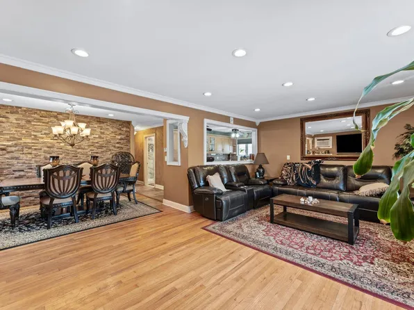 17 Acorn Drive image 11 of 45