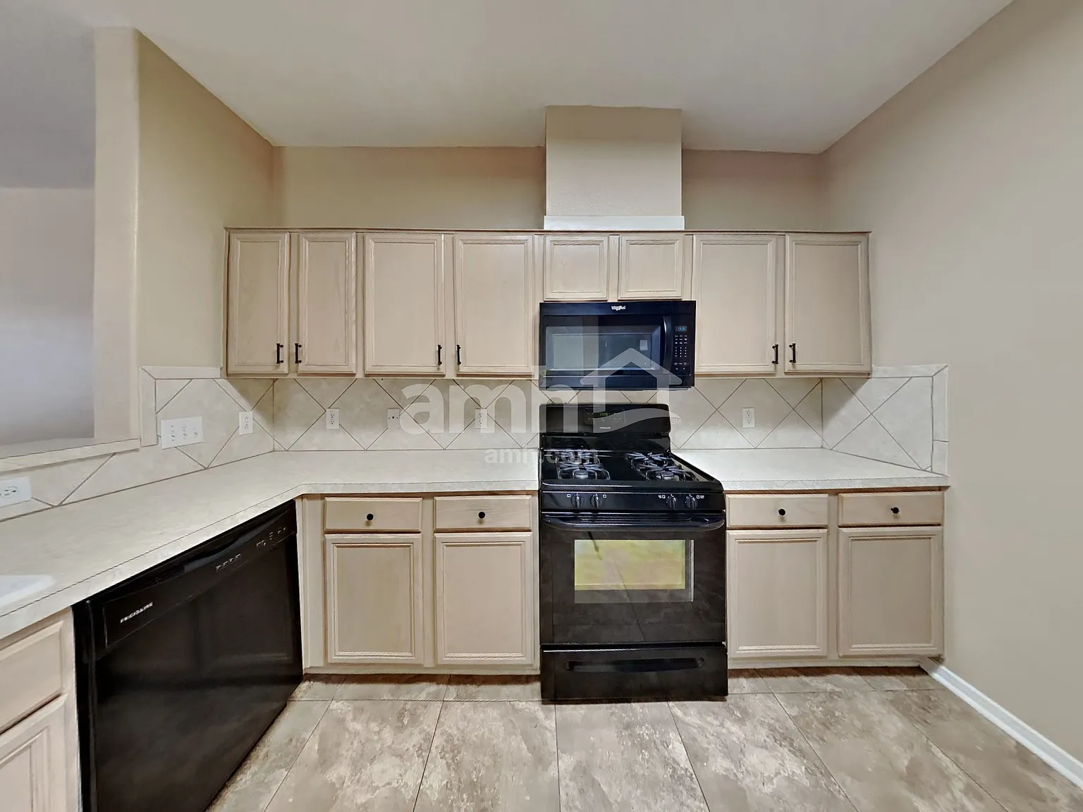 4 bed, 3.5 bath, 2371 sqft, $2,250 — Photo 3