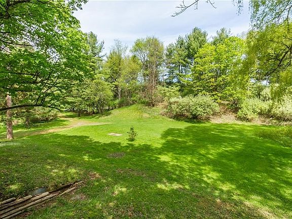 4th image of 375 Log Cabin Rd #32