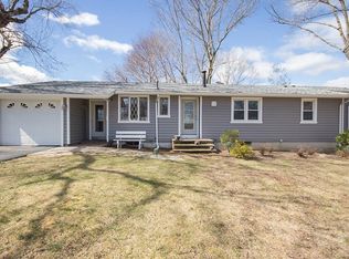 211 Mountain Laurel Dr, Cranston, RI 02920