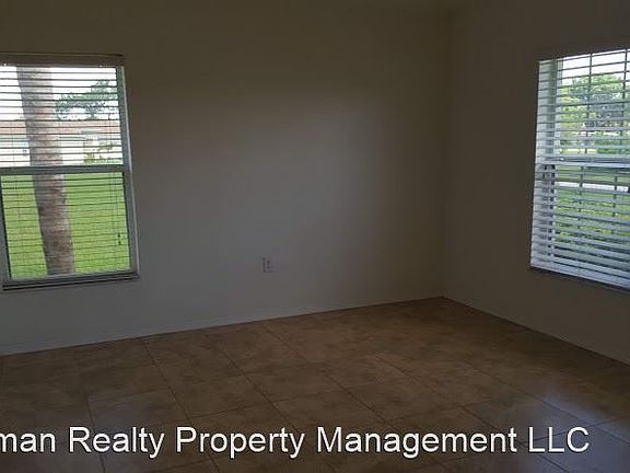 4th image of 2202 NE 20th Ave