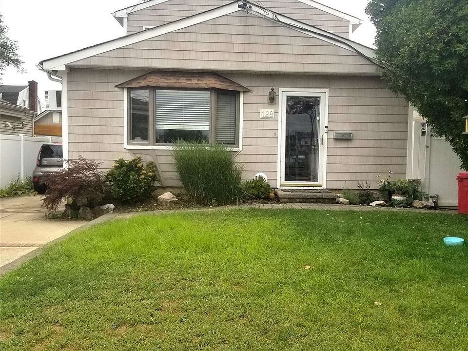 128 Coolidge Ave, Amity Harbor, NY 11701 MLS 3427836 Zillow