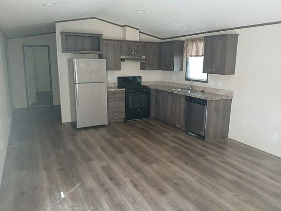 4th image of 1009 Dogwood St #409