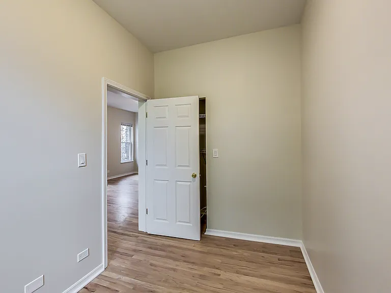 2323 N Cambridge Ave #2 — Photo 13