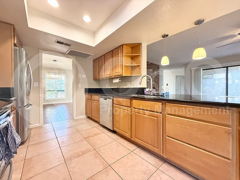 1915 E Buena Vista Dr — Photo 12