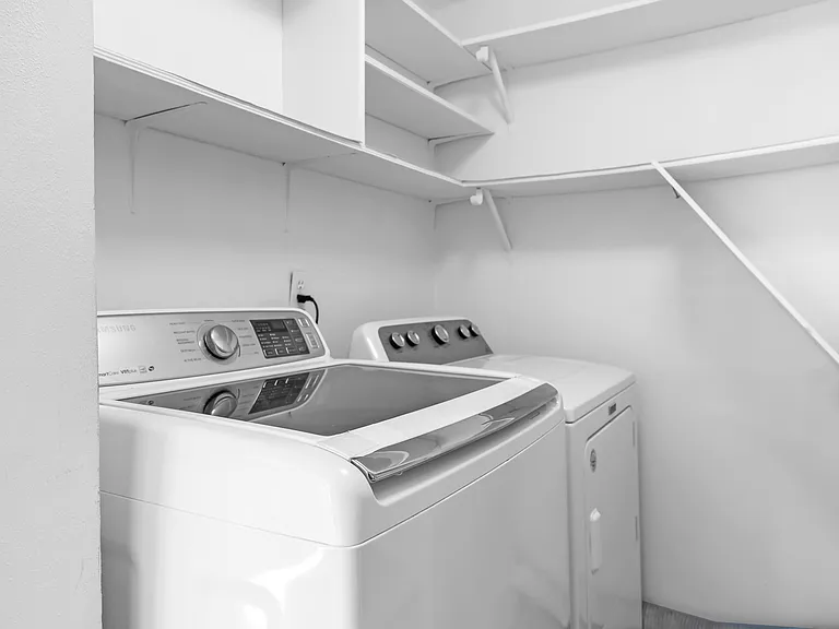 Woodcrest Ln — Photo 17