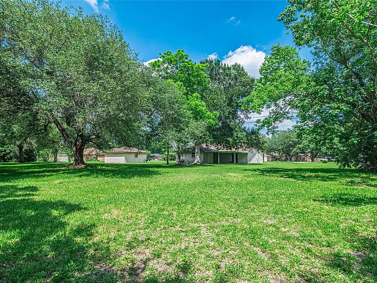 2808 Morenci St — Photo 25