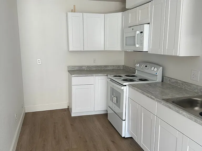 1039 E 600 S — Photo 3