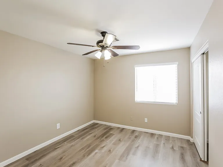 10925 W Taft St — Photo 12