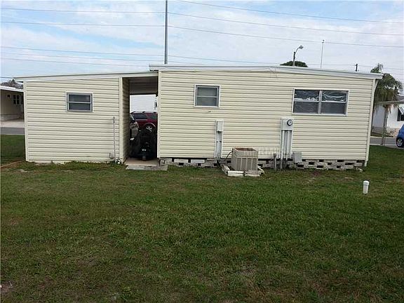 3rd image of 17 Pindo Palm St W #17