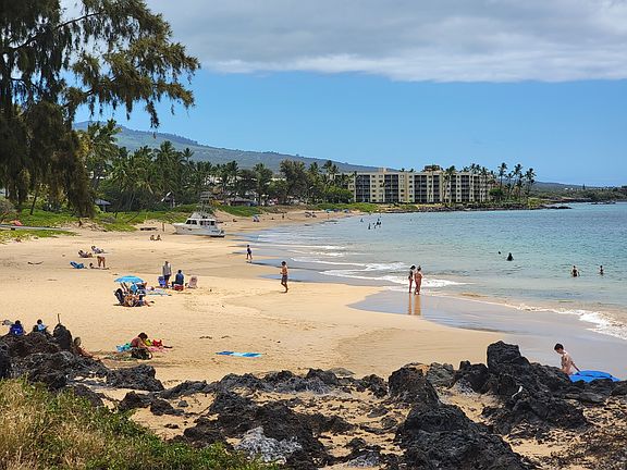 2 minute walk to Charley Young Beach.