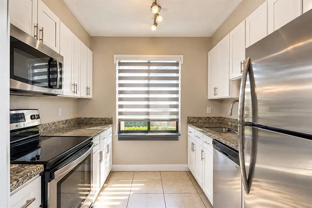 2 bed, 1.5 bath, 1085 sqft, $1,900 — Photo 4
