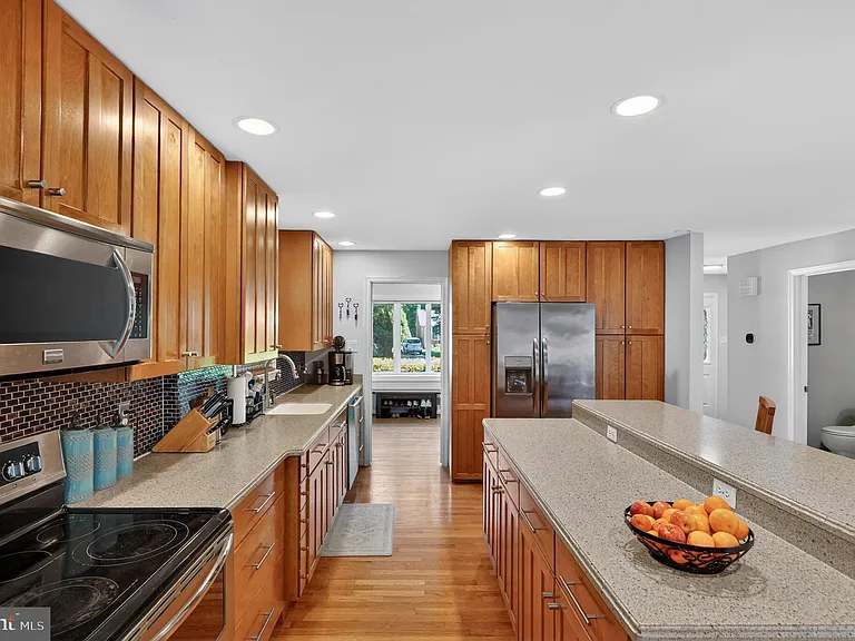 10207 Antietam Ave — Photo 5