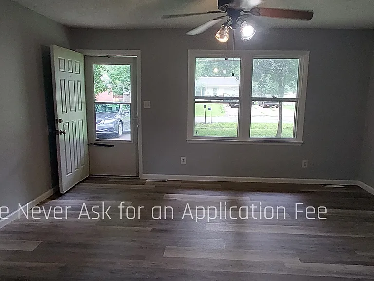 2412 Windy Hill Ln #1 — Photo 2