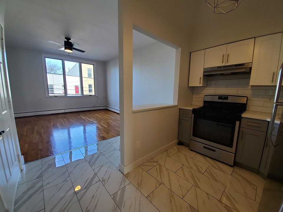 137 Griffith St Jersey City NJ Zillow Apartments for Rent in Jersey