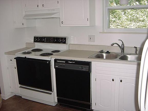 3rd image of 8384 Vicksburg Dr