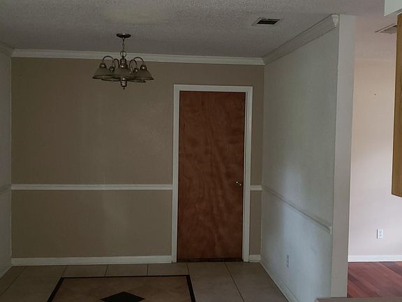 4th image of 129 NW Scott Gln