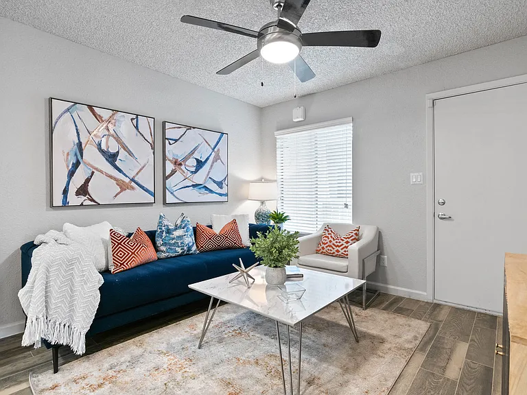 Delano Apartments — Photo 4