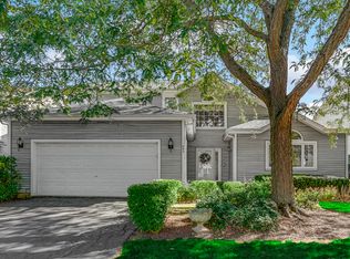 443 N Crooked Lake Ln, Lindenhurst, IL