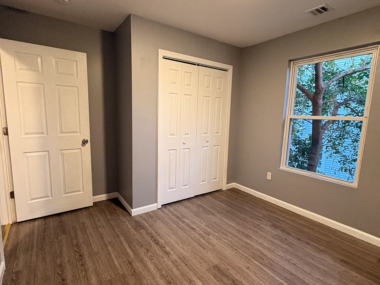 2 bed, 1000 sqft, $1,900 — Photo 2
