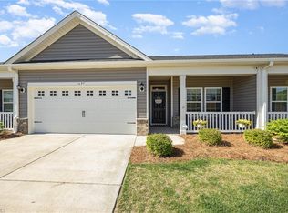 1697 Coopers Hawk Dr, Kernersville, NC 27284