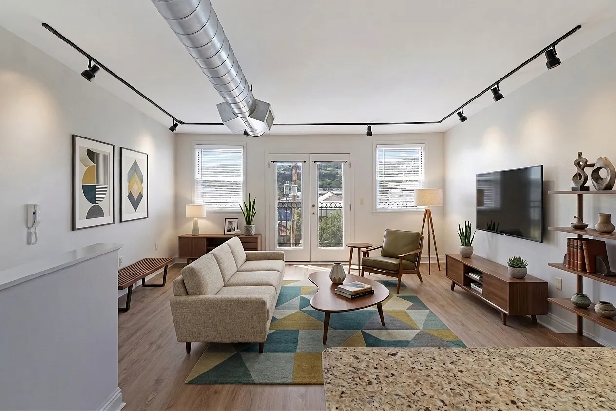 1 bed, 1008 sqft, $2,200 — Photo 1