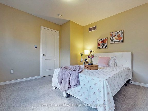 4th image of 19 Basswood Rd