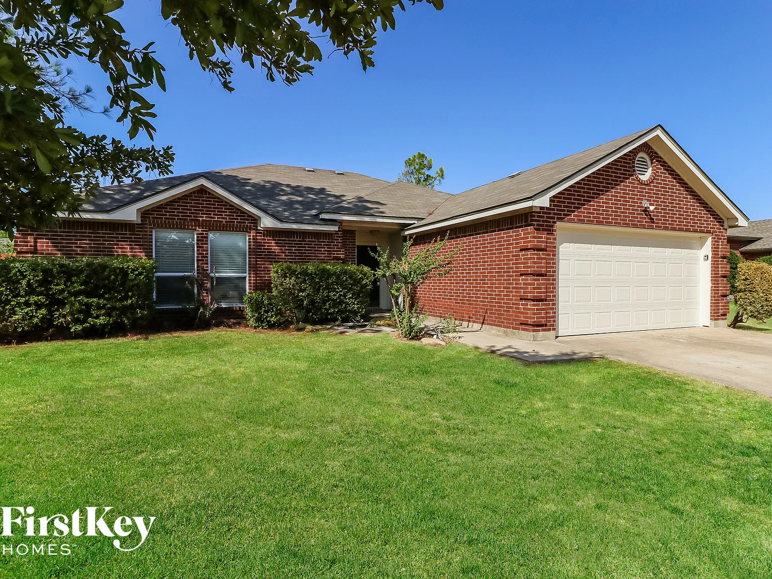 4 bed, 2.0 bath, 1647 sqft, $2,155 — Photo 2