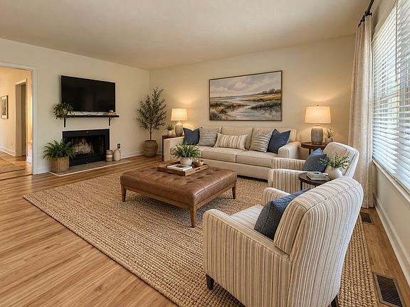 3rd image of 3 Colonial Pines Cir