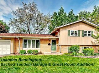 6422 Arnold Dr, Woodridge, IL