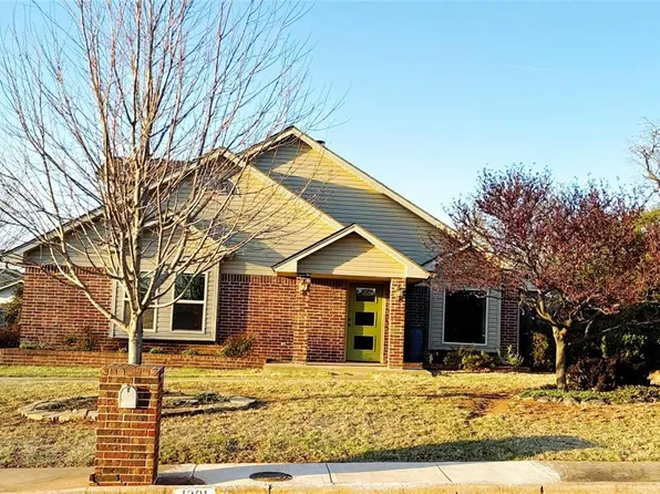 1301 Mockingbird Ln, Edmond, OK 73034