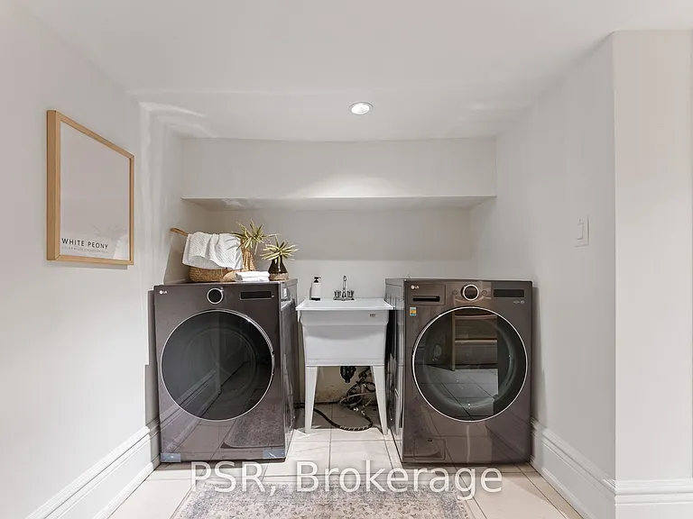 126 Dovercourt Rd — Photo 32