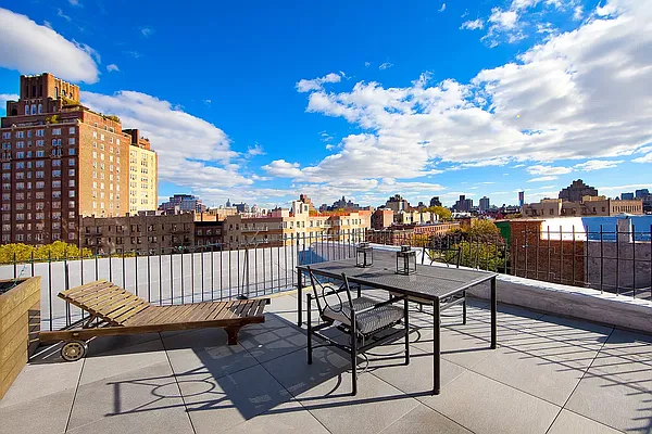 Rented by R New York | media 21