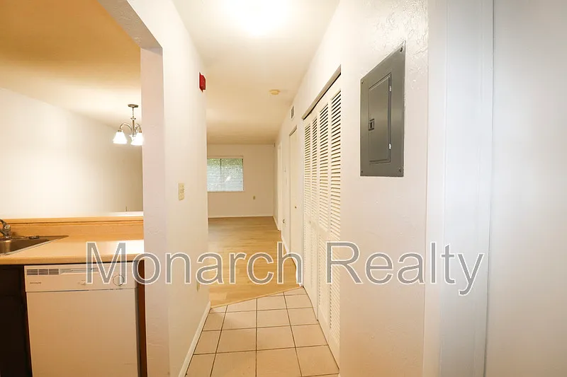 2 bed, 2.0 bath, 874 sqft, $1,200 — Photo 3