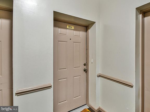 5th image of 9704 Lake Pointe Ct APT 204