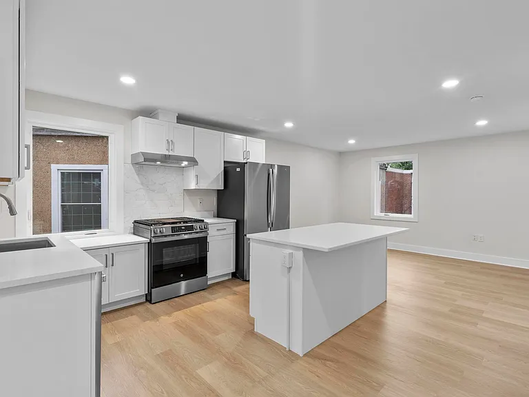 1546 Chapel St #3 — Photo 3