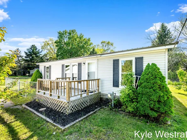 206 S Pearl St, Sheridan, MI 48884