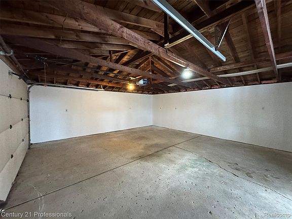 5th image of 6327 Merriman Rd