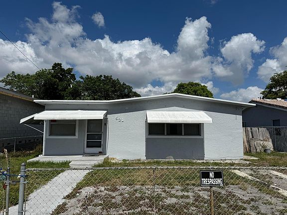 3rd image of 521 NW 15th Way