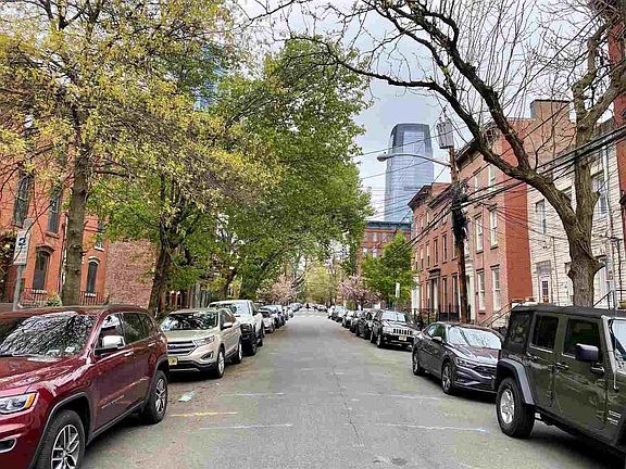 3rd image of 144 Sussex St APT 3