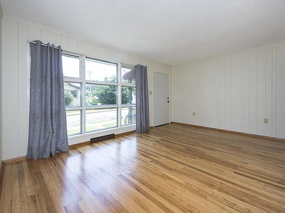 3rd image of 239 Crestmont Ave
