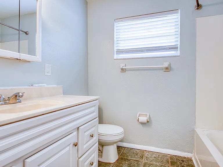 5501 Kelly Dr N — Photo 7
