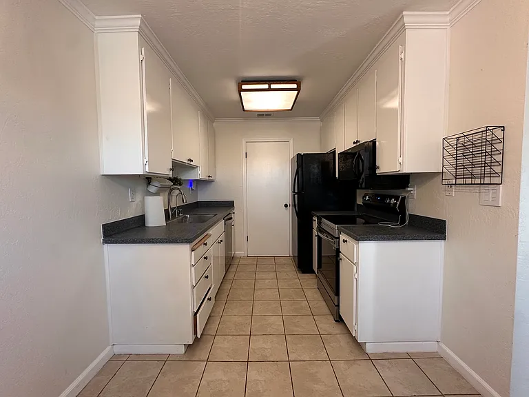 1394 Palm St #12 — Photo 3