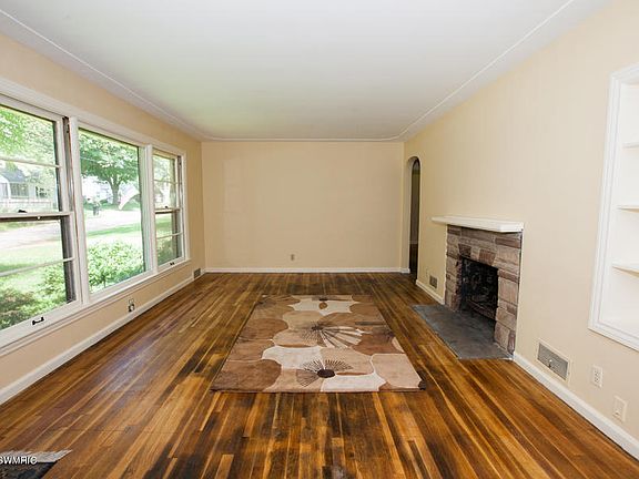 4th image of 434 Charlotte Ave NW