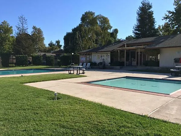 5637 Chestnut Cmn — Photo 12