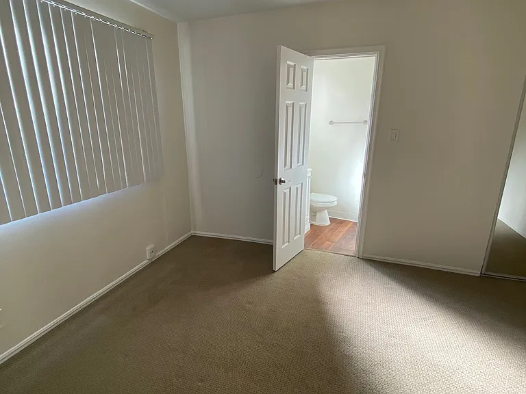 Keswick Court Apartments — Photo 56