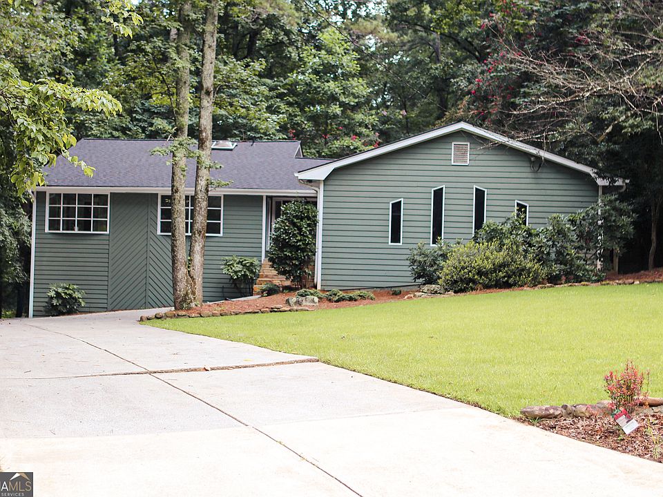 1st image of 3882 Centre Ct