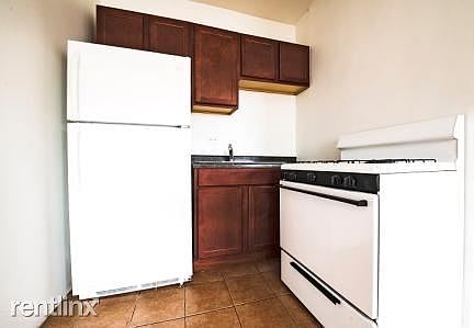 7102 S Luella Apartments Chicago Kitchen_1