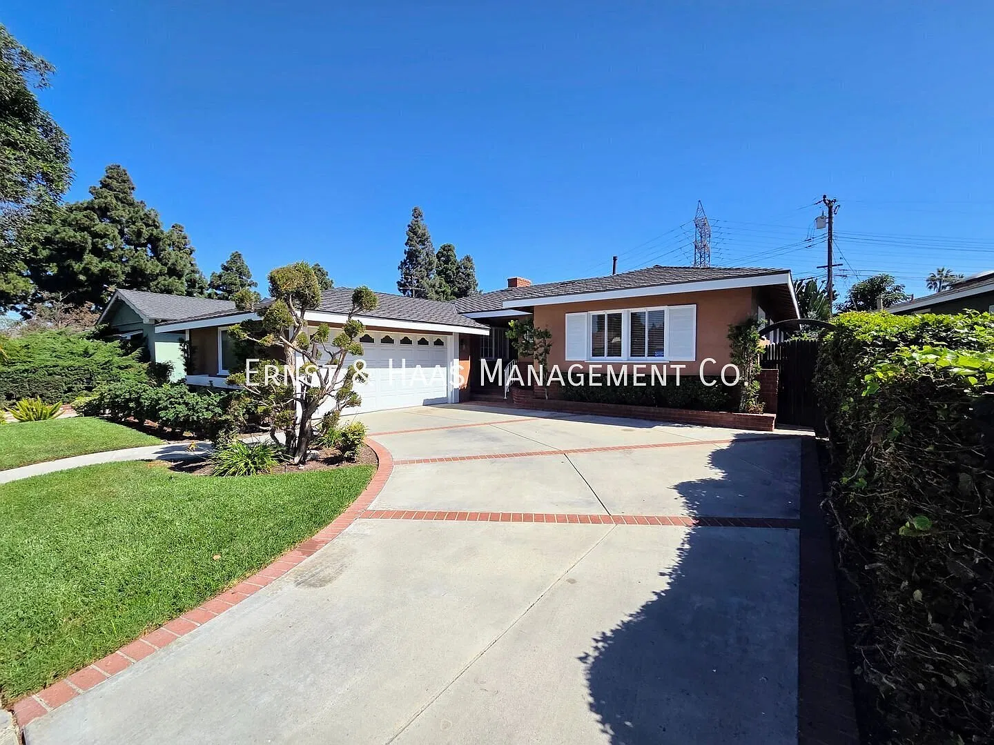 Beautiful 4-Bedroom Home in Quiet Long Beach Neighborhood! — Photo 2